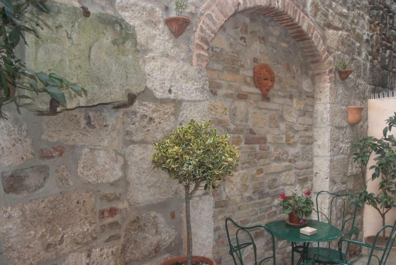 Piccola corte Ascoli Piceno Esterno foto