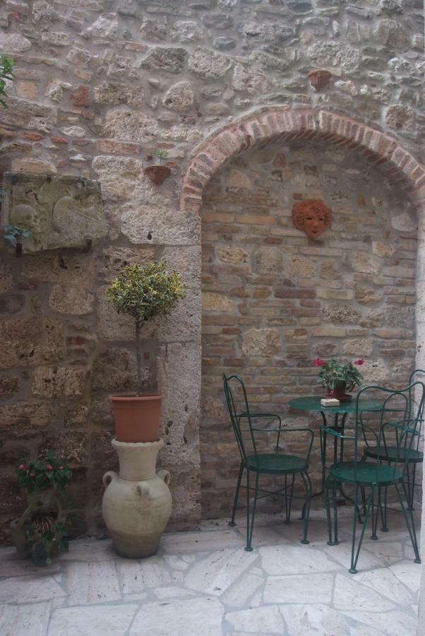 Piccola corte Ascoli Piceno Esterno foto